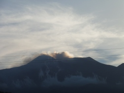 de Etna zit dikwijls tussen de wolken, hier is hij zichtbaar!